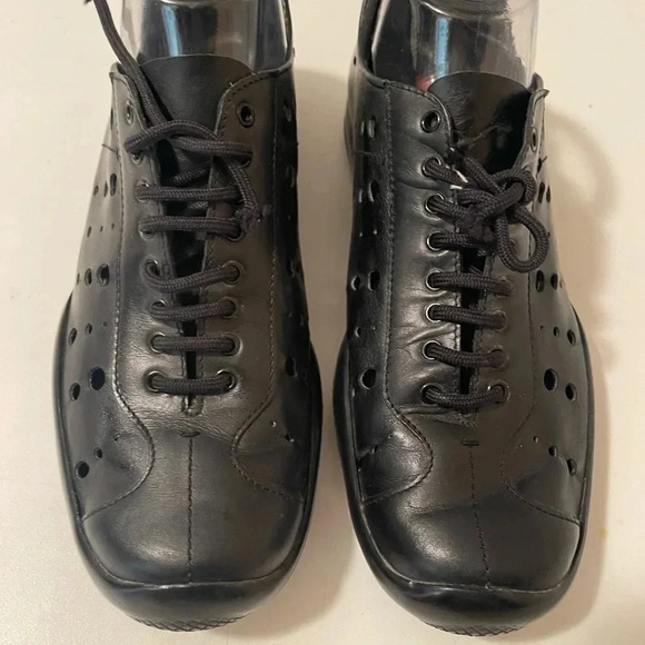 Authentic Prada leather shoes in great condition - Picture 10 of 13